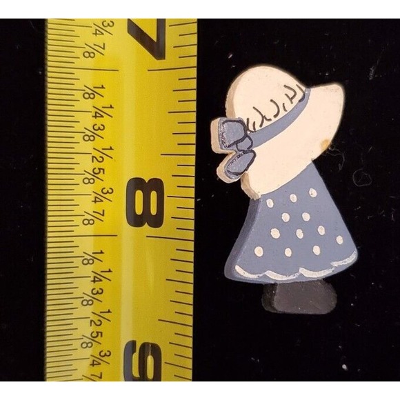 Small Sunbonnet Sue Lapel Pin Brooch Hand-made OOAK Initialed BT - Picture 6 of 7